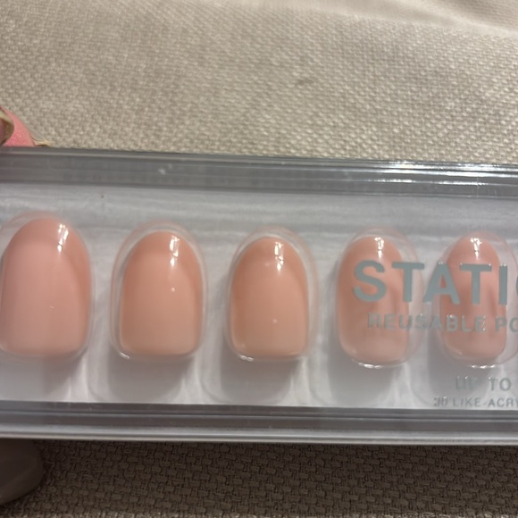 Static Nails Reusable Pop-On Manicure - Picture 3 of 7